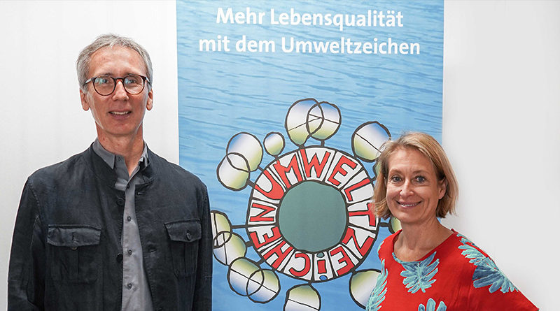 Andreas Tschulik, Leiter der Abteilung Betrieblicher Umweltschutz im Bundesministerium für Klimaschutz, Umwelt, Energie, Mobilität, Infrastruktur und Technologie (BMK), gemeinsam mit Eva Mandl, Gründerin & Geschäftsführerin von Himmelhoch Text, PR & Event / Foto: Himmelhoch